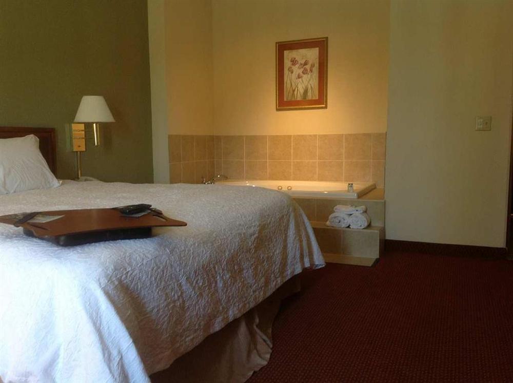 Hampton Inn Covington/Mandeville Стая снимка