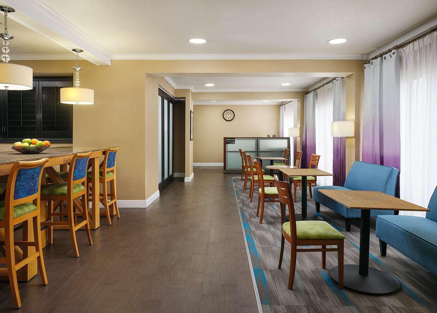 Hampton Inn Covington/Mandeville Екстериор снимка