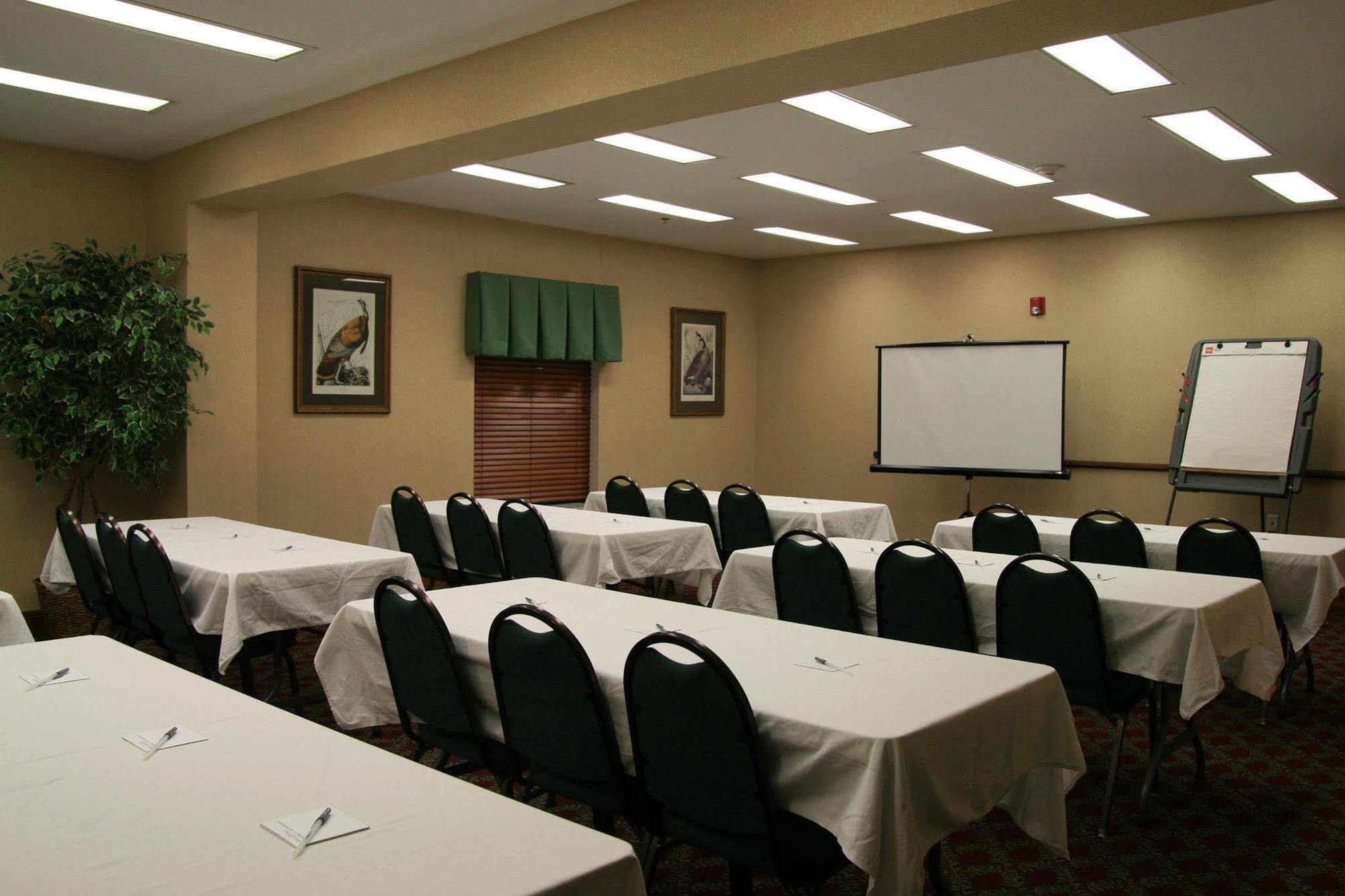 Hampton Inn Covington/Mandeville Бизнес снимка